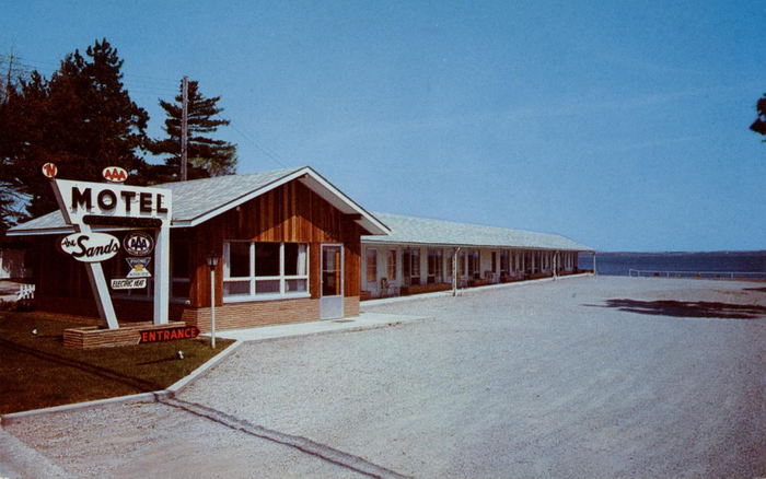 Brio Beach Inn (Sands Motel) - Vintage Postcard (newer photo)